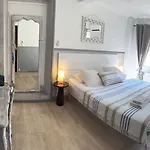Le Clos Du Dramont Hotel 2*