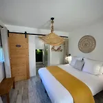 Le Clos Du Dramont Hotel