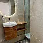 מלון Le Clos Du Dramont 2*