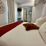 Le Clos Du Dramont Hotel 2*