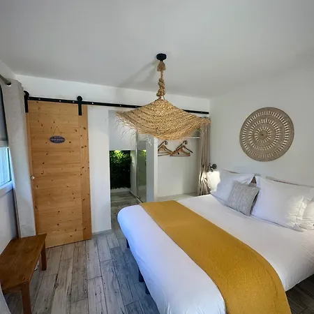 Le Clos Du Dramont Otel
