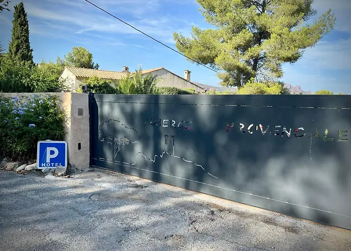 Le Clos Du Dramont Hotel 2*