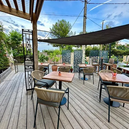 Le Clos Du Dramont Otel