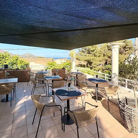 Le Clos Du Dramont Hotel