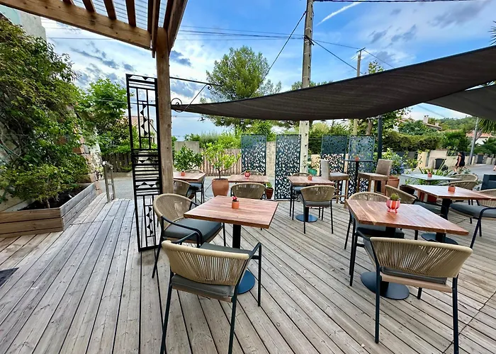 Le Clos Du Dramont فندق