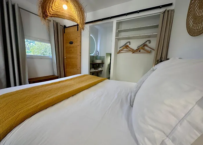 Le Clos Du Dramont فندق