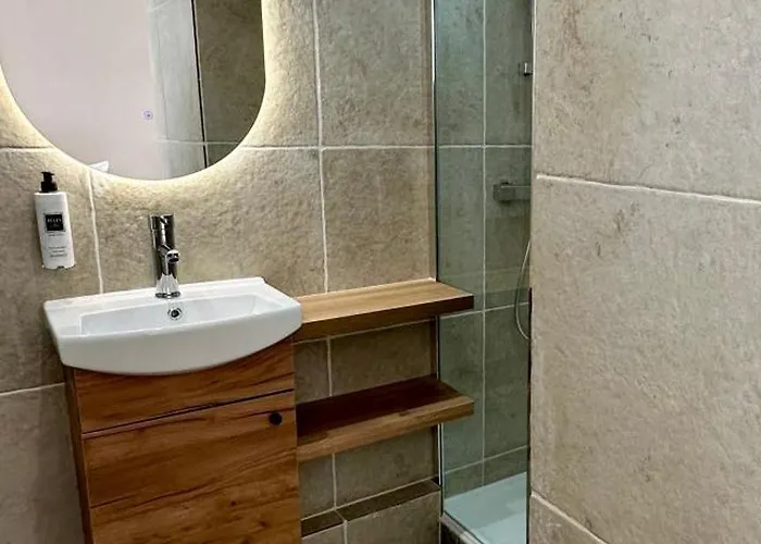 فندق Le Clos Du Dramont 2*